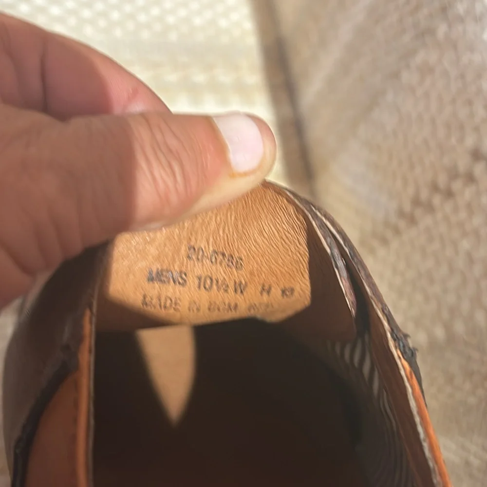 Johnson & Murphy Dual‎ Color Leather Oxfords